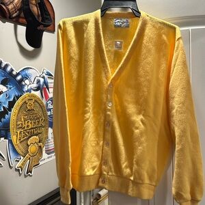 Old school vintage retro style sweater but up front v-neck large Ferranti Cal.￼